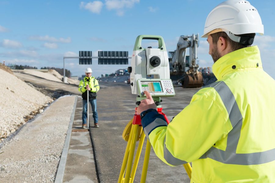 Leica TS13 Highway Measure TwoPerson 1 150dpi RGB